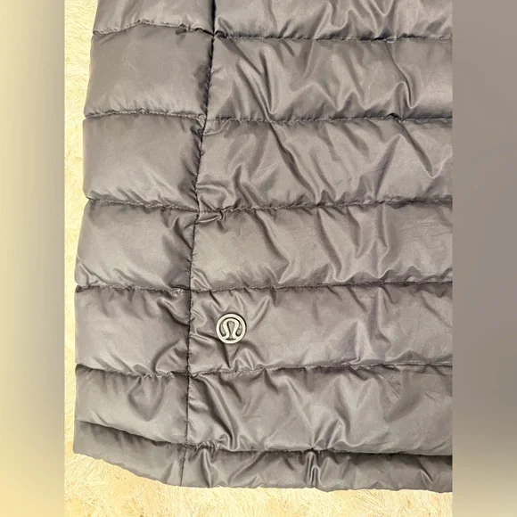 Lululemon down 3/4 lightweight packable coat with hood. Size small. Black - Picture 5 of 7